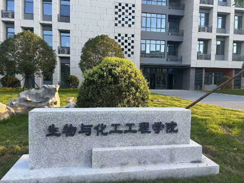 弓长岭区扬州职业大学体育场高杆灯项目